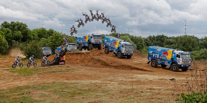 Kamaz és krosszmotor a levegőben: Kamazzal szállni élvezet