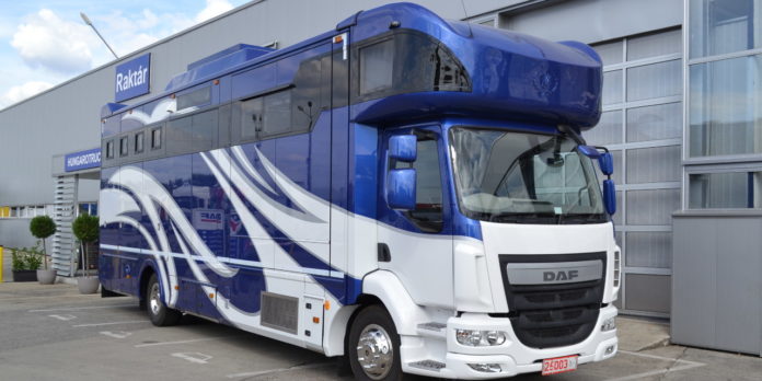 DAF LF 280 FA lószállító: Nagyra nőtt luxusautó
