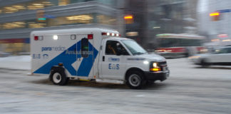 Szirénára halkul a rádió