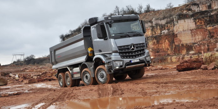 Mercedes-Benz Arocs különleges megoldásai: Nem elég kőkeménynek lenni