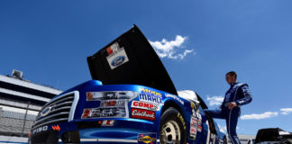 NASCAR Truck baleset és befutó Texasban: Roncsderbi