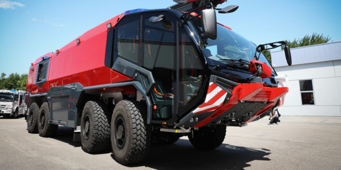Rosenbauer Panther 8x8 reptéri tűzoltóautó: Életre kelt a párduc