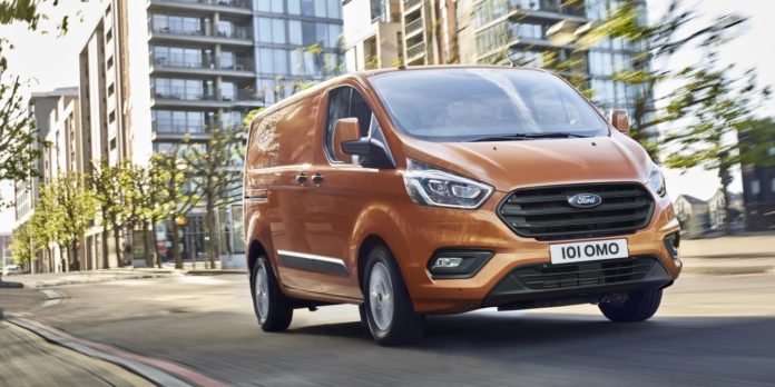Ford Transit Custom típusfrissítés: Szebben mosolyog