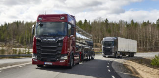 Óriáskamionhoz motoróriás