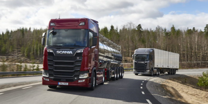 Scania új V8-as család: Óriáskamionhoz motoróriás