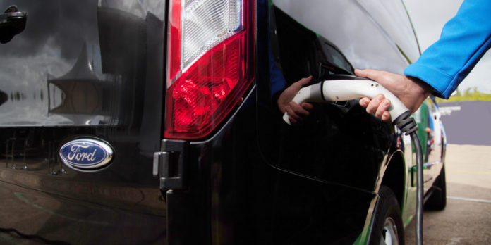 Ford Transit Custom plug-in hibrid, London: A tisztább városokért