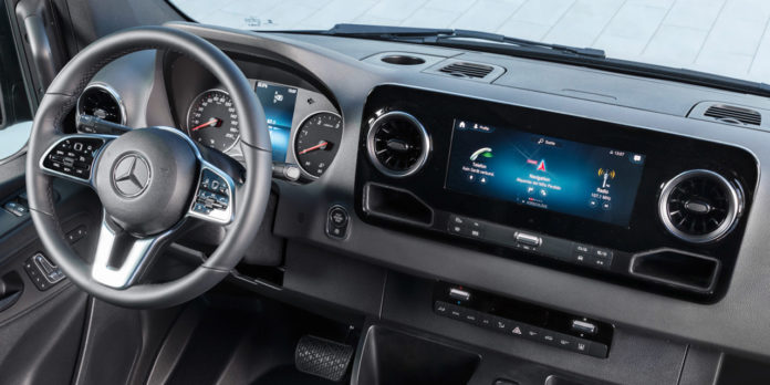 Mercedes-Benz MBUX infotainment rendszer: Okos-kishaszonjármű