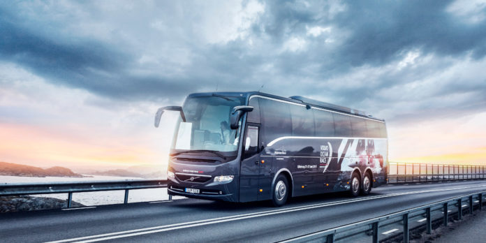 Volvo Buses felmérés a kényelmes utazásért: Wifit a térdek helyett!