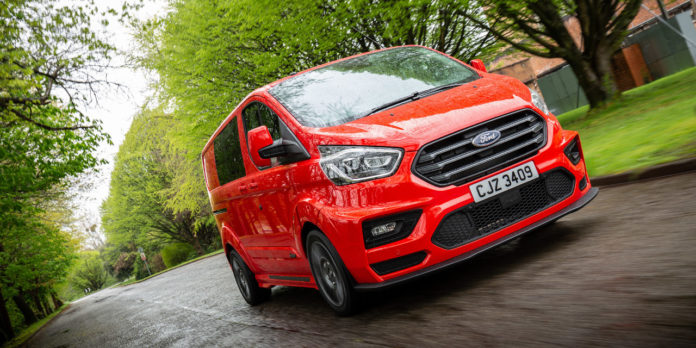 Ford Transit Custom, MS-RT kiadás: Ruha teszi a kisteherautót