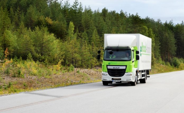 Villamosított útszakasz Svédországban: Olcsó megoldás a villanyút?