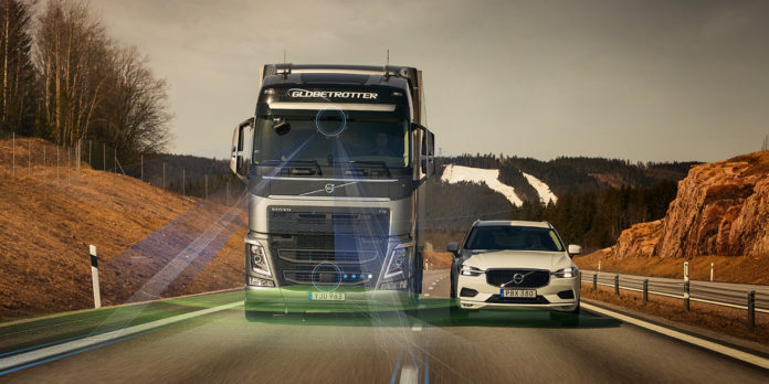 Volvo új járművezető-támogató rendszerei: Új szintre emelt biztonság