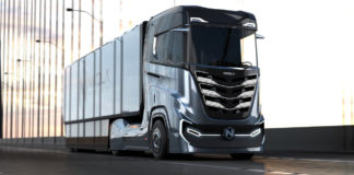 Messziről nem rossz