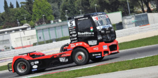 Újra magyar háttérrel