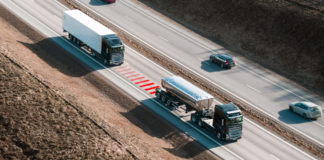 Figyelmeztet a távolságra