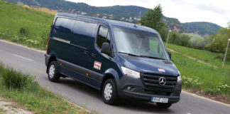 Ott segít, ahol tud