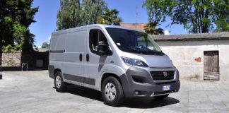 Szupervonatból sisak