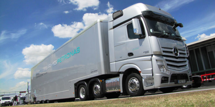 Mercedes AMG Petronas F1-es szerelvények: Actrosok AMG-csomaggal