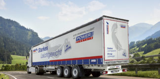 Továbbra is kéz a kézben