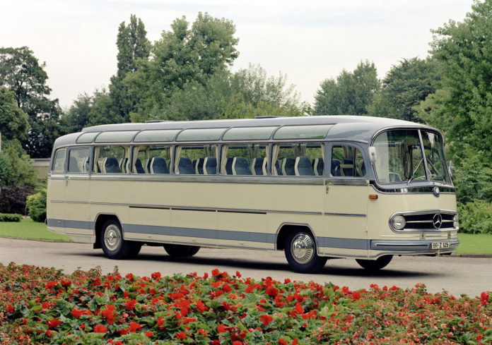 Mercedes-Benz O 321 H/HL: Panorámás világutazó
