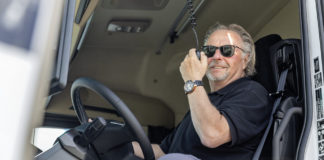 El a kezekkel a CB-től!