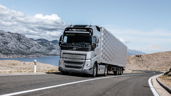 Továbbfejlesztett Volvo FH I-Save: Koplalóművész