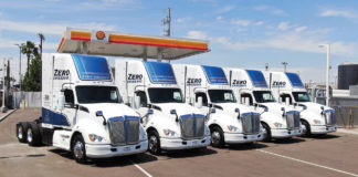 Tiszta vontatók a kikötőben