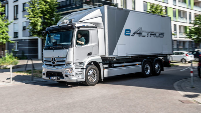 A Mercedes-Benz Actros újdonságai: Alapító