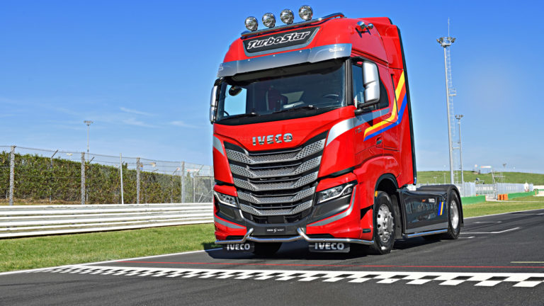 IVECO S-Way TurboStar: Vörös Rák, jelentkezz!