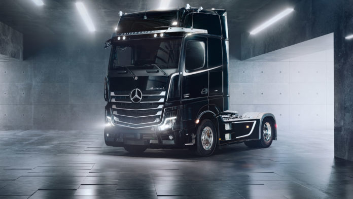 Mercedes-Benz Actros L Driver Extent+ és OM 471 motor: Csillagfény