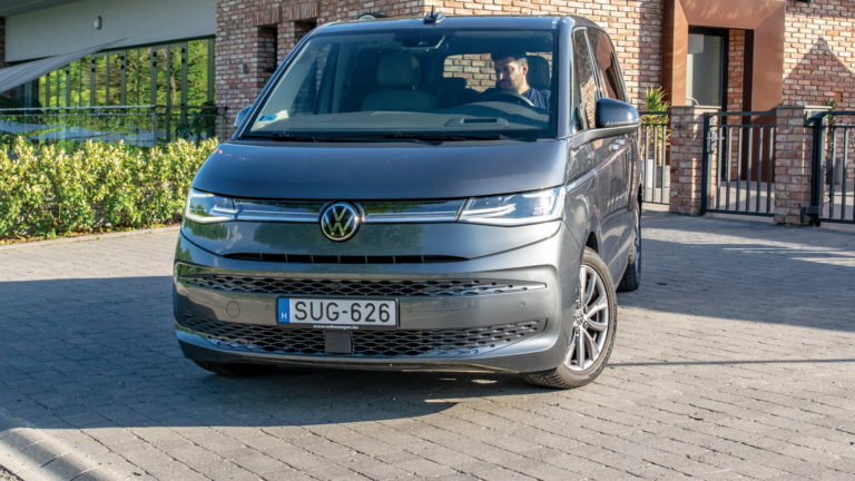 Volkswagen T7 Multivan Style RT TSI : Fényűző ülésrend