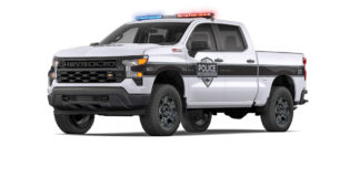 Egyenruhás, platós óriás