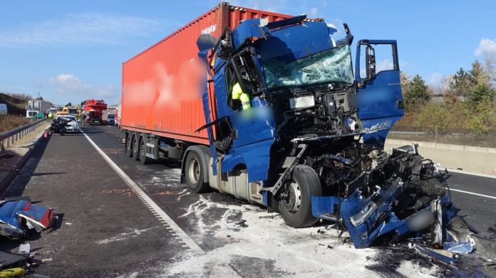 10 parancsolat teherautó-vezetőknek: Önként és dalolva