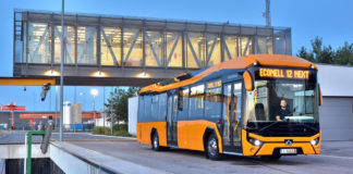 Tizenkettő lett, maradhat?