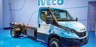 Egyik kifejlesztette, másik meghajtja