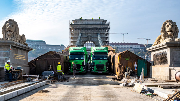 Ford Trucks Cargo a Lánchídért: Hídterhelő flotta