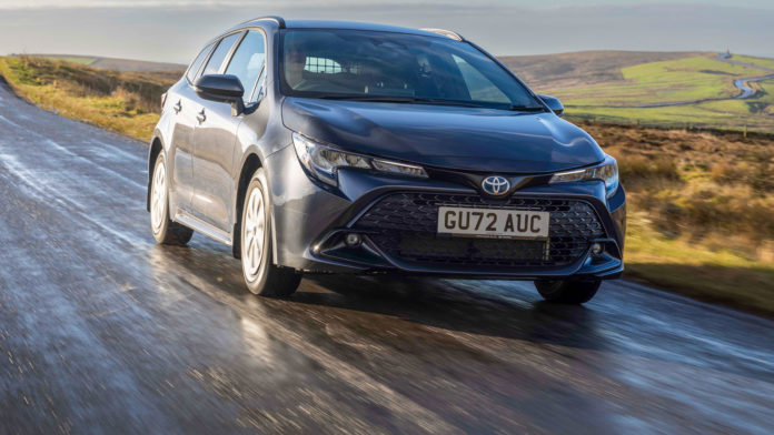 Toyota Corolla Commercial: Kombiból lopakodó igáslovat