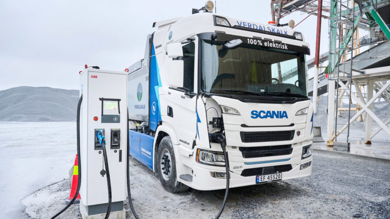 Scania élettartam-akkumulátor: Másfél millió lépés villanyországban