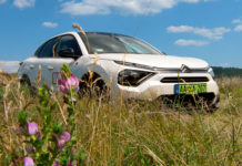 A tsz-elnök autója