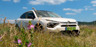 A tsz-elnök autója