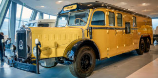 Nyugalmazott postamester