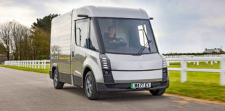 Középkormányos pionír