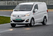 Határokon innen és túl