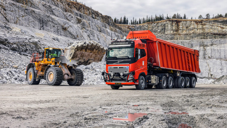 Önvezető Volvo FH bányateherautók: A fiúk a bányában dolgoznak
