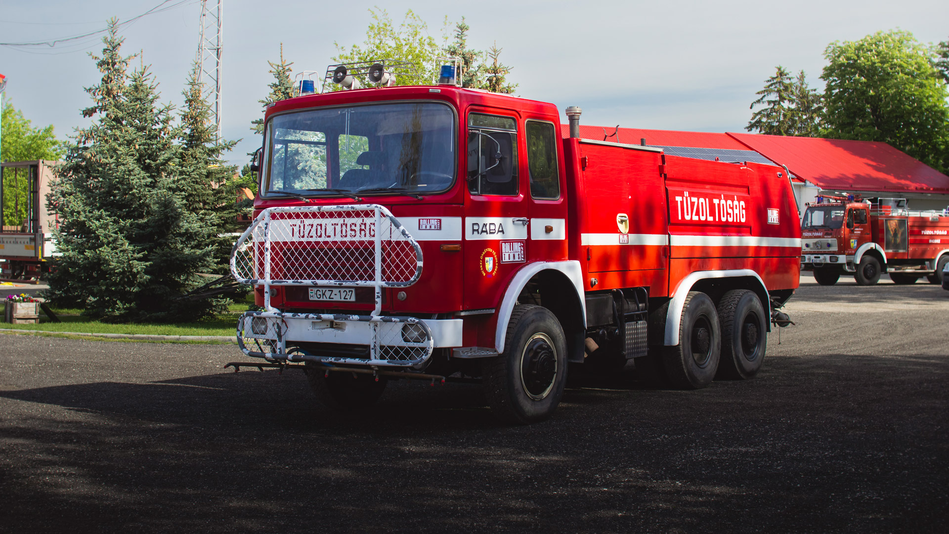 A Bicskei Önkéntes Tűzoltóság szerei: vízszállítók: Vízhordó lajtosok