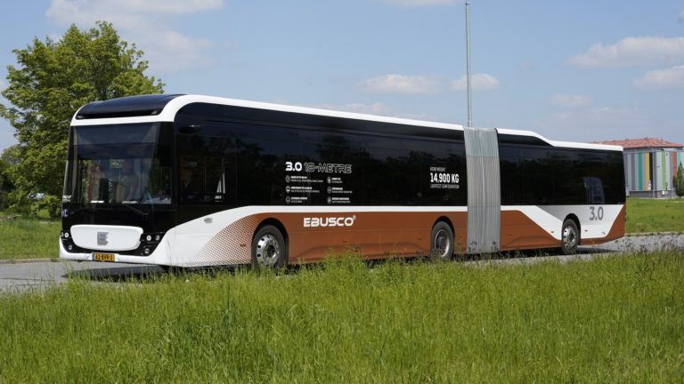 Ebusco 3.0 18m: Pillekönnyű sportbusz