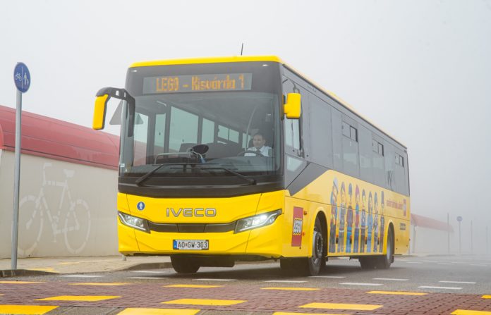 IVECO buszokat választott a LEGO