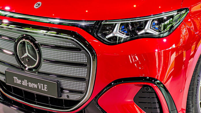 Mercedes-Benz VLE hazai premier: Villanyizmoktól dagadó nehézfiú
